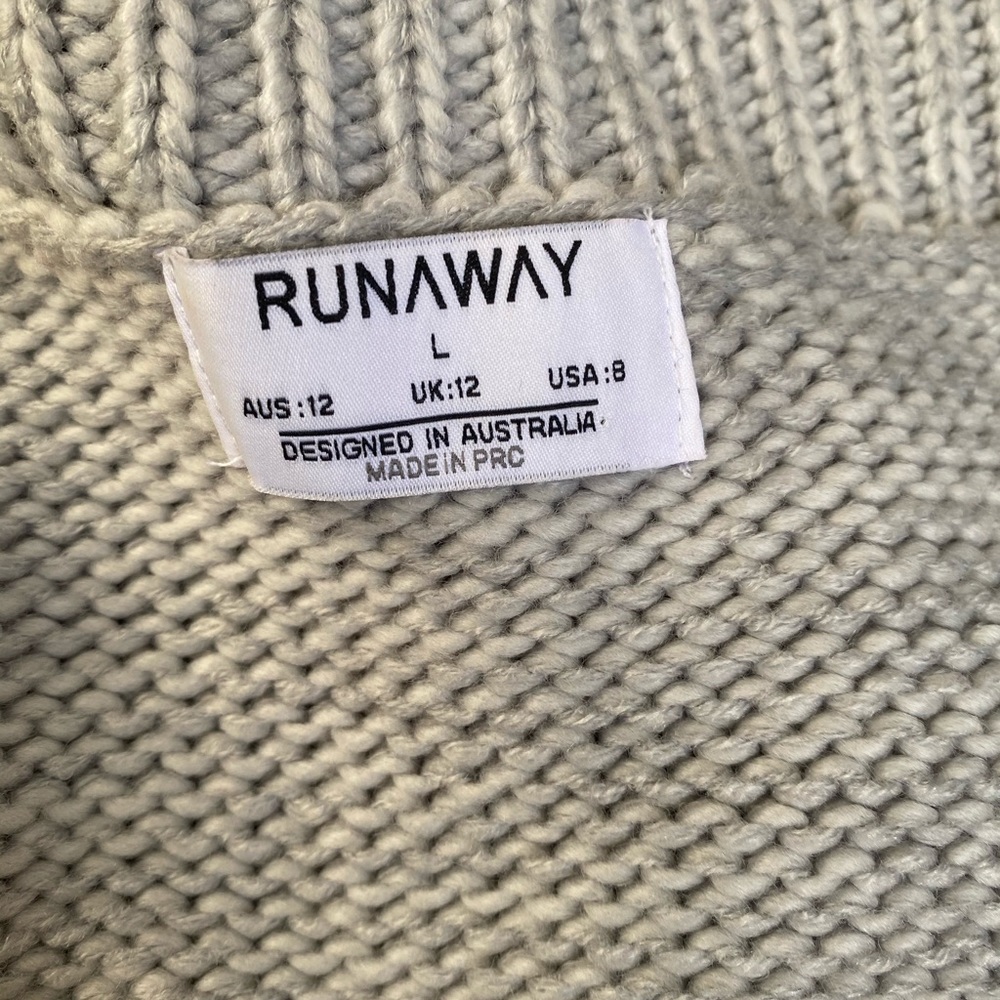 RUNAWAY off shoulder fringe knit• size L - Picture 4 of 5